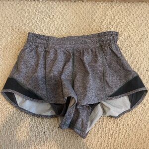 Lululemon hotty hot shorts low rise 2.5 inch